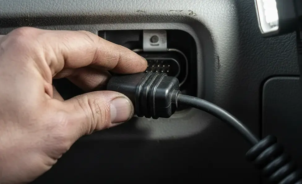 obd2-connector-diagnostic-port-close-up-hollywood.webp