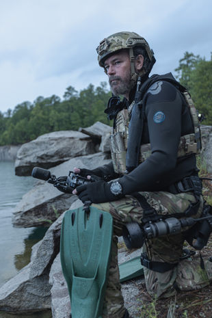 Combat Diver on mission with the E-tac Handheld Sonar Unit