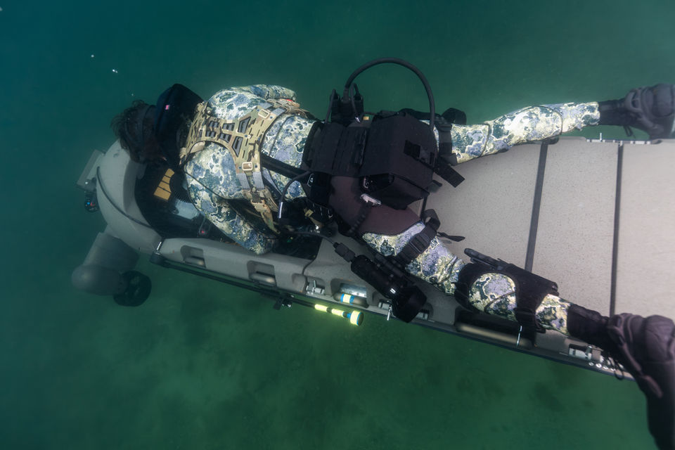 Combat Diver operating the Patriot3 Hammerhead underwater