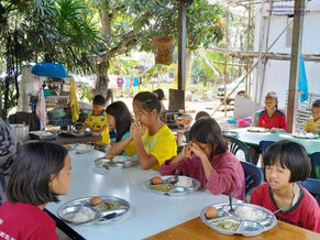 อาหารมื้อนี้ เพื่อรอยยิ้มที่สดใสของน้อง ๆ😊❤️