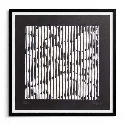 Œuvre en papier noir ‘Empreintes Minérales’ mise en valeur sous cadre, explorant formes et textures minérales.