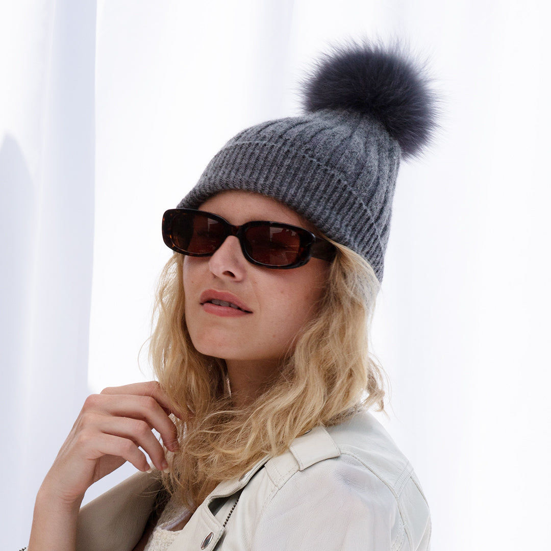 Gorro de Caxemira com Pom-Pom, Extra Suave