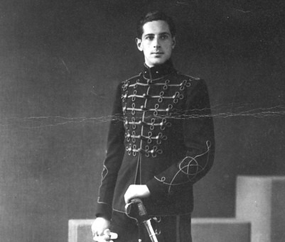 Maduro en uniforme de parade, Archives municipales de La Haye.jpeg