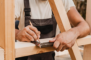 L'assemblaggio delle casse in legno di abete, delle casse in compensato, delle casse in osb, dei bancali e dei pallet e delle selle di 2b Imballaggi