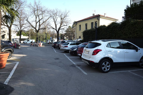 Internal parking of Hotel Maritan in Padova with numerous available spaces.