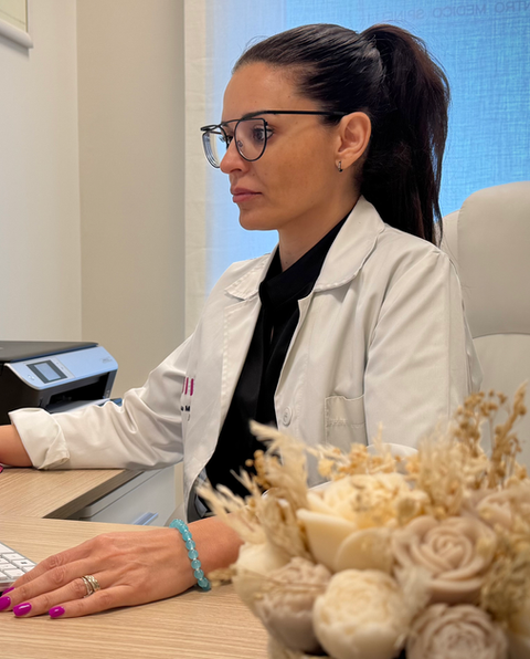 Maria Elene Spinelli, medico specialista durante consulenza e pianificazione trattamenti presso Centro Medico Spinelli a Vicenza Veneto