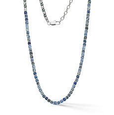 Girocollo uomo District Comete Gioielli in acciaio con sodalite blu ed ematite, collana dal design moderno e stile contemporaneo.