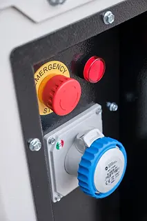 Tomacorriente auxiliar y pulsador de emergencia de las torres de iluminación Italtower