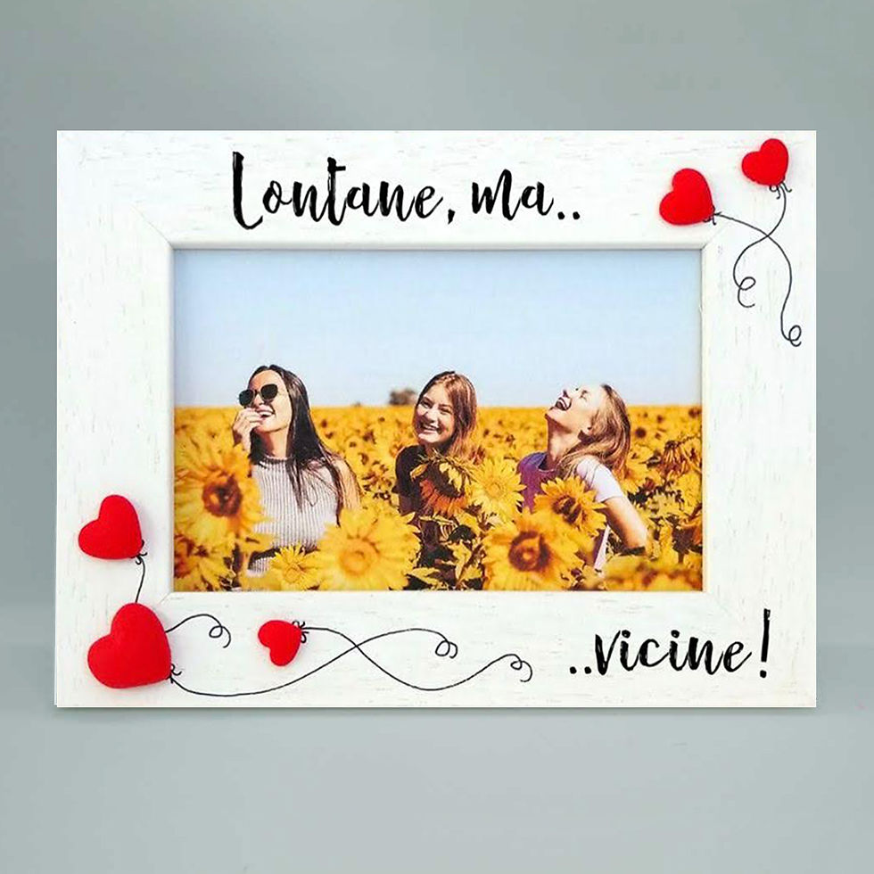 Miniatura: cornice bianca da 3 cm con cuori rossi e scritta predefinita lontane ma vicine
