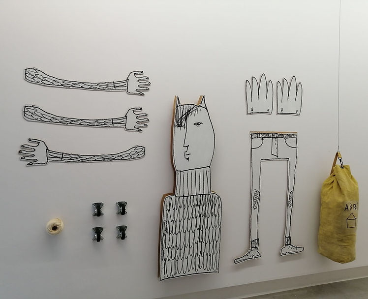 "Sans" Depuis quelques années, mon travail questionne plus particulièrement l'Abri, la maison, le chez soi, le lieu où l'on se sent en sécurité, le fais de ne pas  avoir d'abri et la question de la justice sociale.