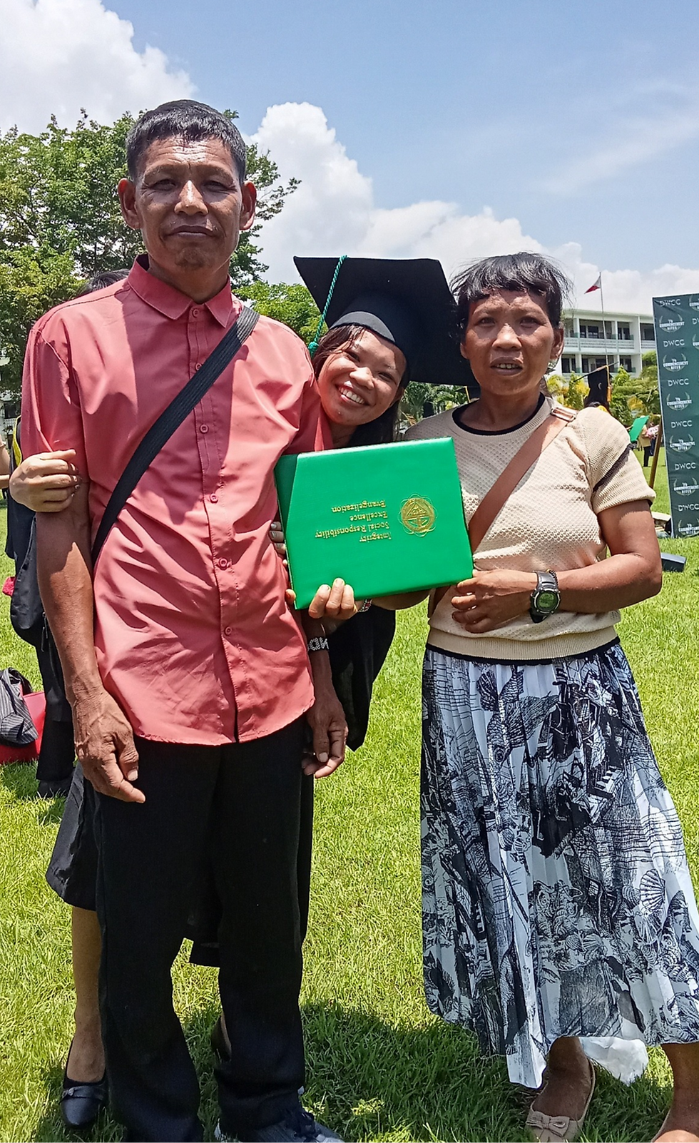 A photo of Layda and her parents during her graduation.