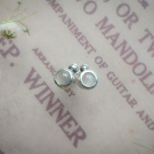 New！ Only one SV925 Pierced 星の種/ムーンストーン