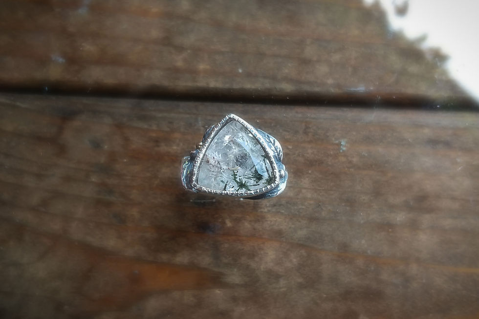 New Hedenbergite in Quartz Ring 【13】