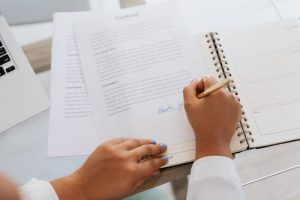 ký hợp đồng dịch vụ thám tử sài gòn