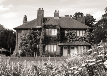 Shaw's_Corner_at_Ayot_St_Lawrence_edited