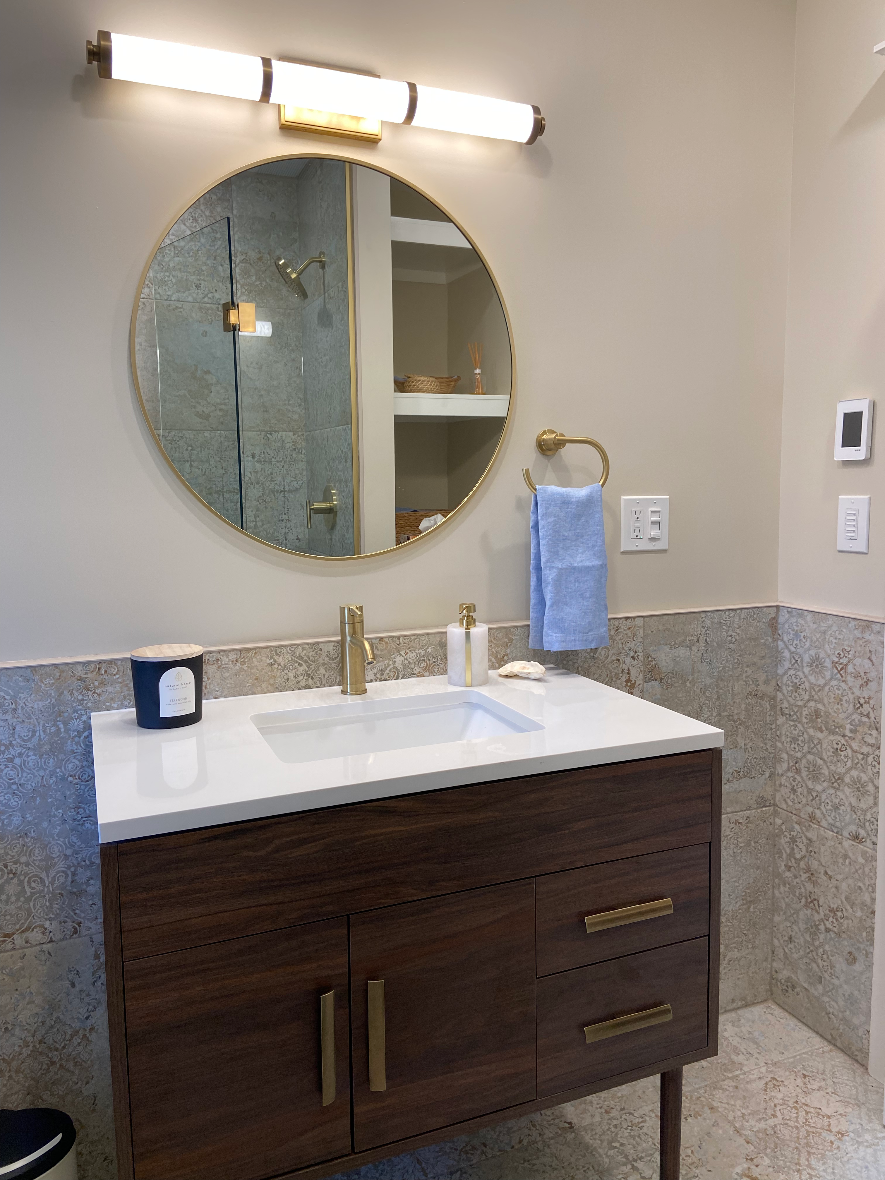Alexandra Bathroom 1