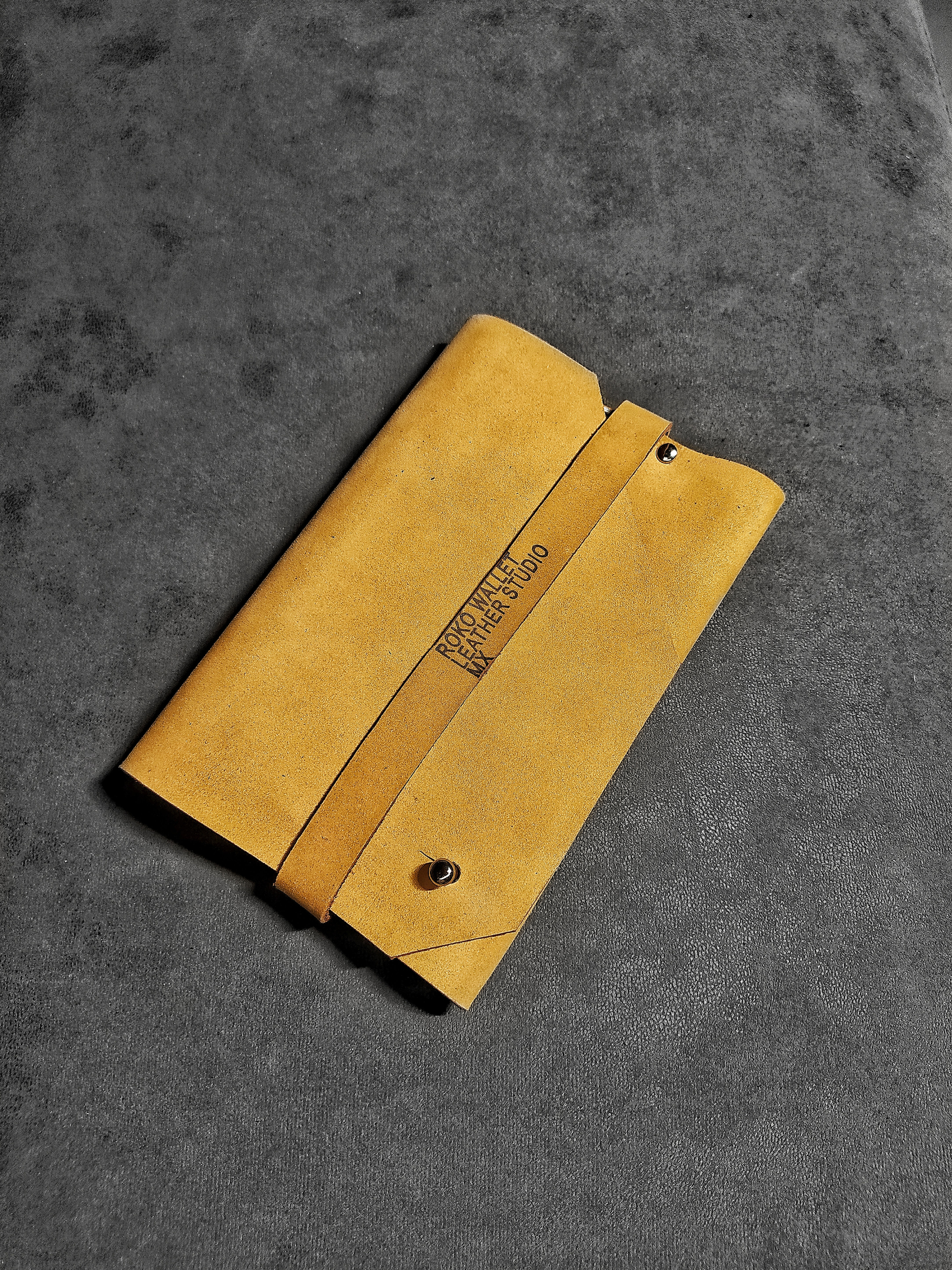 Portapasaporte  Amarillo.