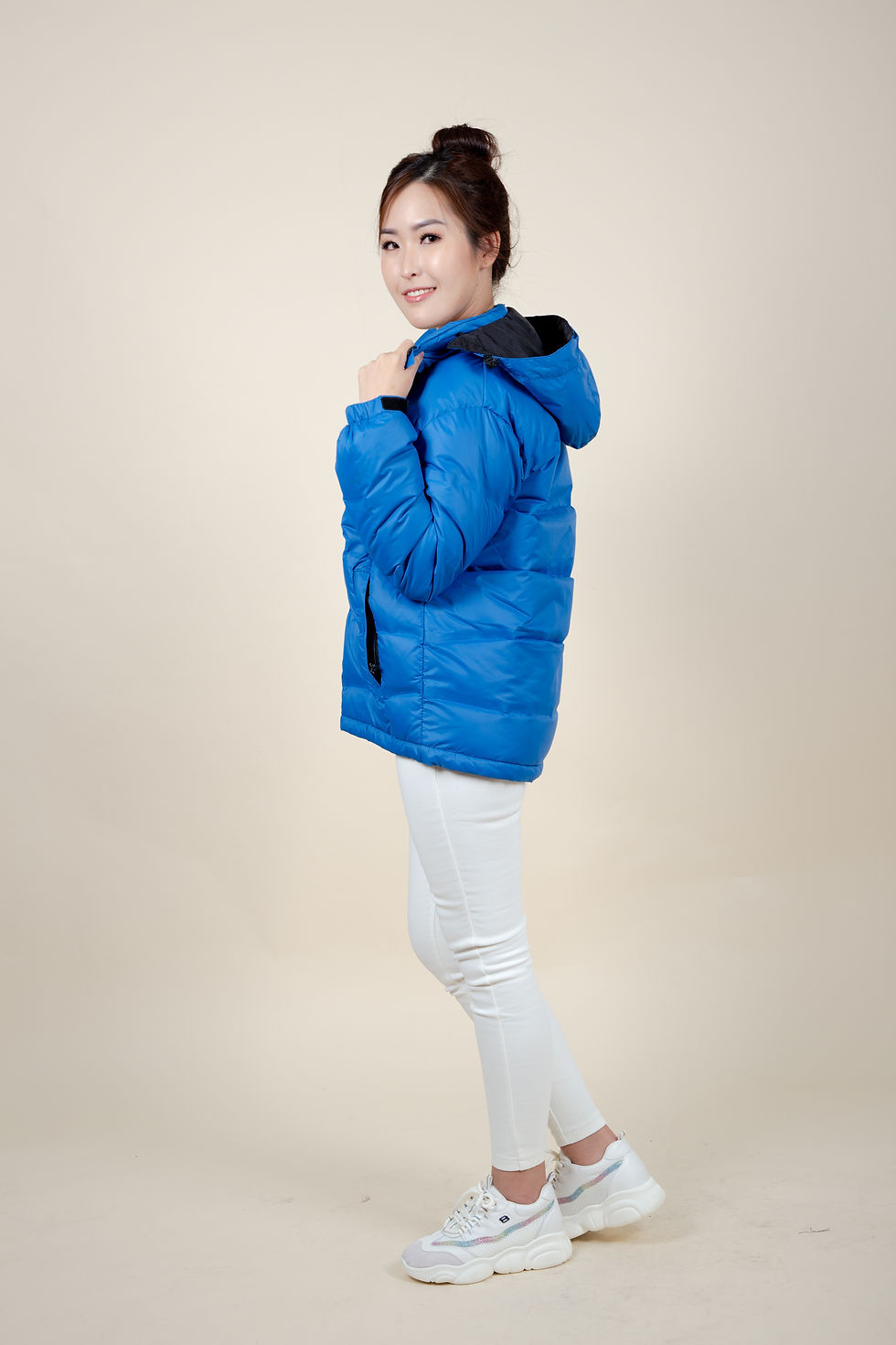 ภาพขนาดย่อ: Ultra Light Down Parka เสื้อฮู้ดพาร์กา ขนเป็ด น้ำหนักเบาแต่อุ่นเหนือชั้น