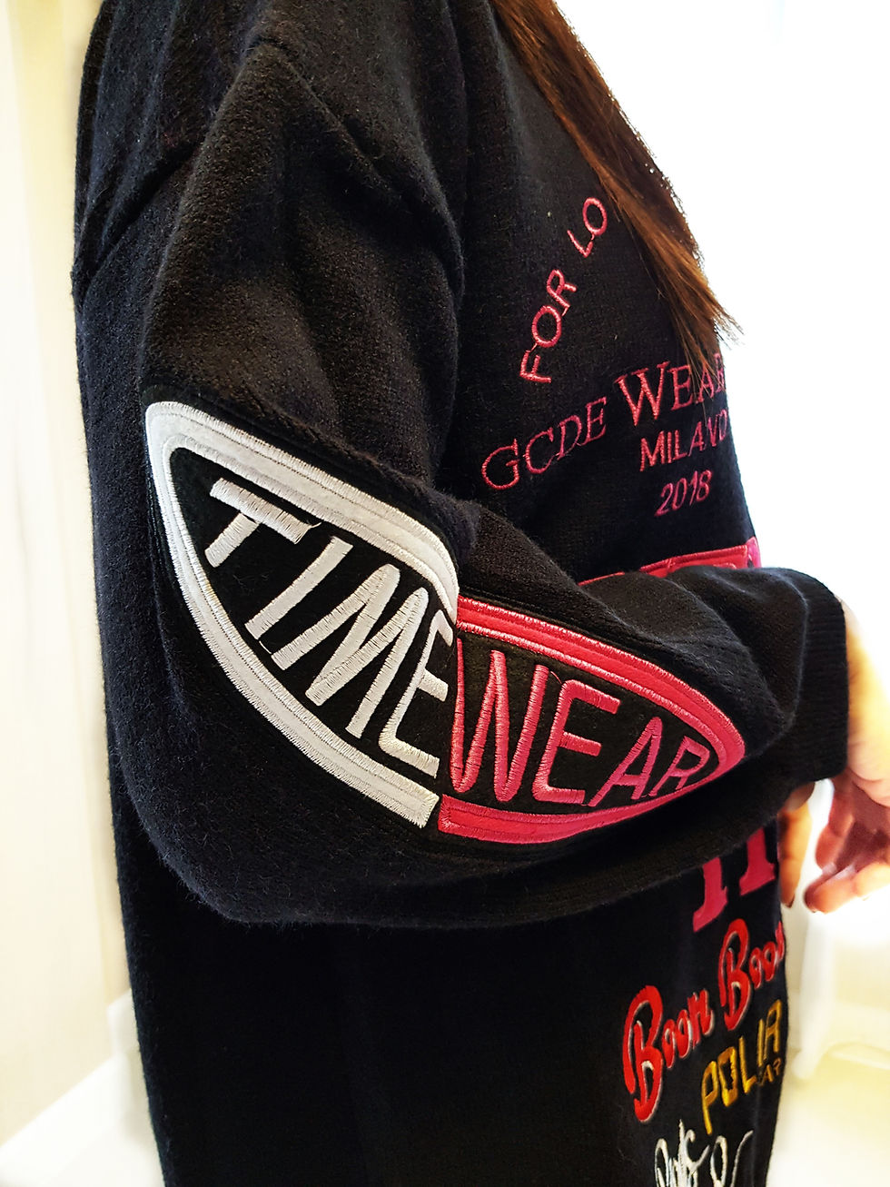 ภาพขนาดย่อ: เสื้อไหมพรม ปักลายสุดชิค