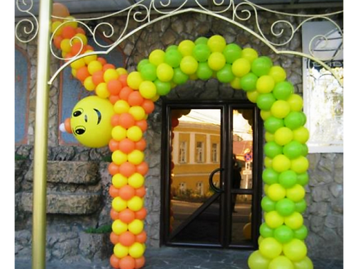 яркая арка из воздушных шаров.png