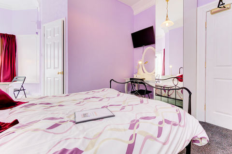 Classic-Double-Bedroom-R3.jpg