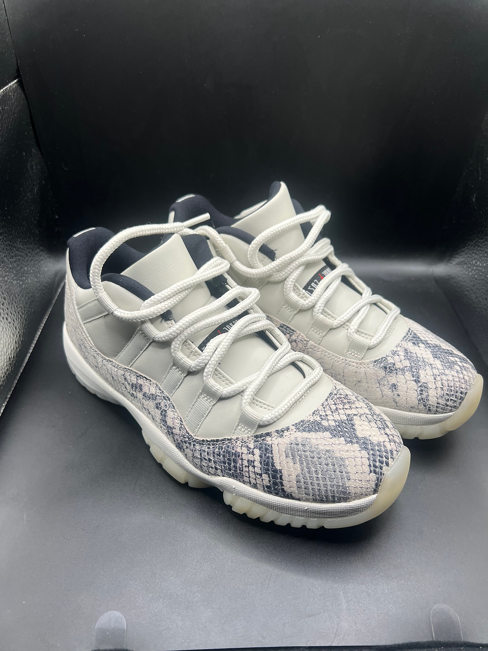 Thumbnail: Air Jordan retro 11 (bone snakeskin)