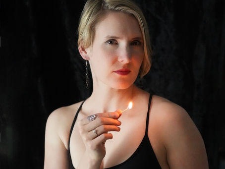 “BURNING” Par Naomi Neva