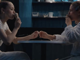 "CLUMSY GIRL" Par Kelsie Kimberline