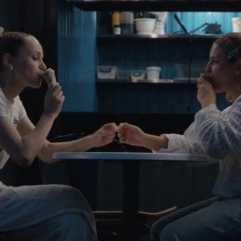 "CLUMSY GIRL" Par Kelsie Kimberline