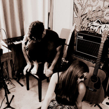 "LET US IN" Par The Shrubs