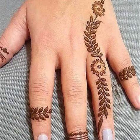 Simple finger mehndi with floral vine.