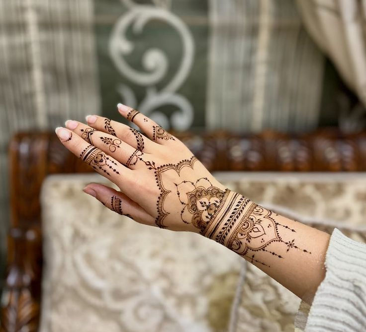 mehndi design with central lotus shape