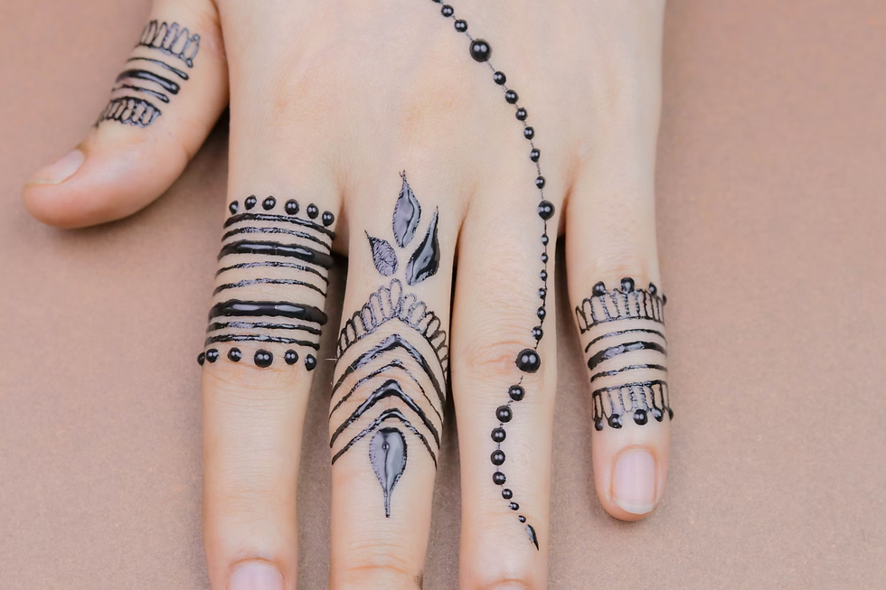 minimal back hand mehndi with thick ring-style lines on fingers