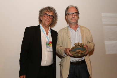 Premiado CAMARA OSCURA.Arg 2017, Javier Miquelez, entrega Dir Fernando Goldsman.jpeg