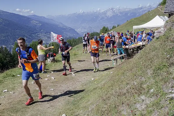 Course de montagne Sierre Zinal 2016 devant le poste de ravitaillement de Ponchette.