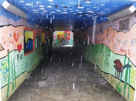 Passage piétons à Sierre, villes des alpes valaisannes, Suisse.