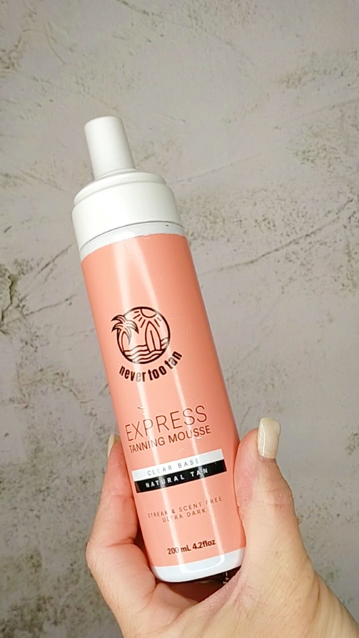 Mess free tanning with CLEAR BASE self tan mousse