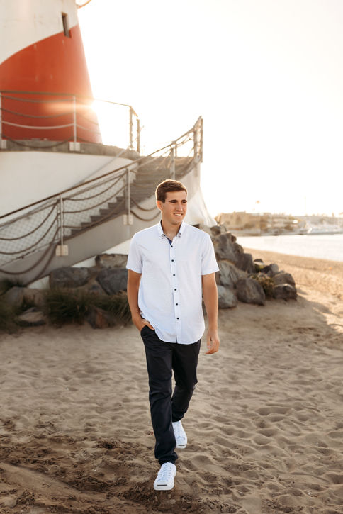 Newport Beach photographer graduating senior photos 