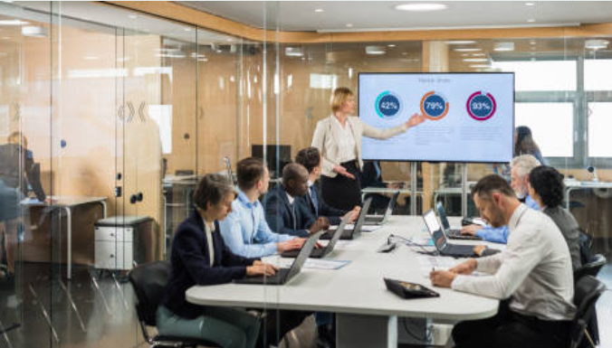 Charla sobre proyecto con hoyvendemas