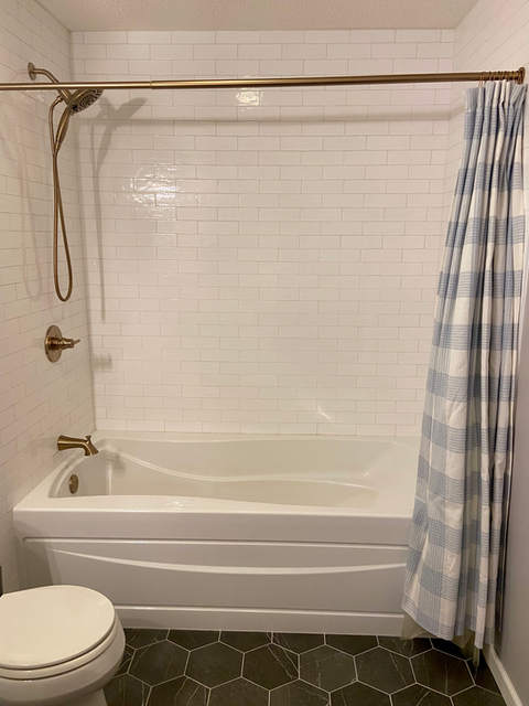 LIndell's bathroom.heic