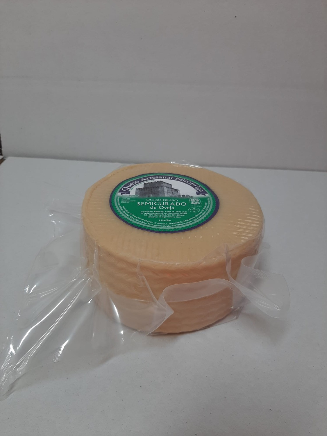 Queso Semicurado de aproximadamente 3,700  gramos