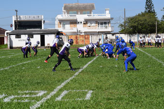 Em jogo decidido no último quarto, Chacais vence Gorillas e se isola na liderança do Grupo A