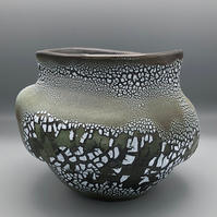 Jagged Crackle Vessel