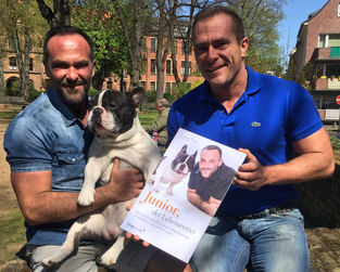 Der singende Hund hat ein Buch geschrieben