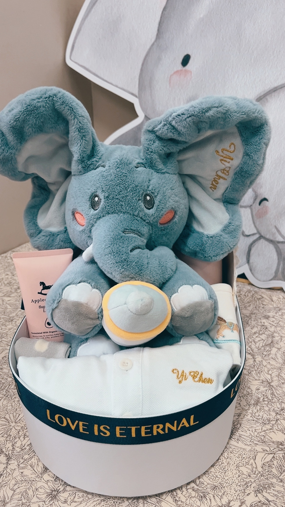 Thumbnail: Baby Elephant Giftbox 