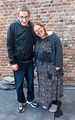 Deux résidents qui posent pour une photo