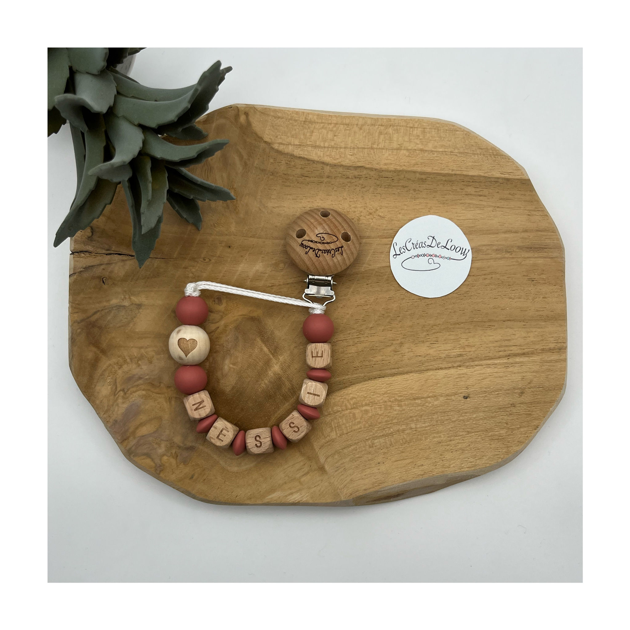 Attache tétine cœur personnalisée