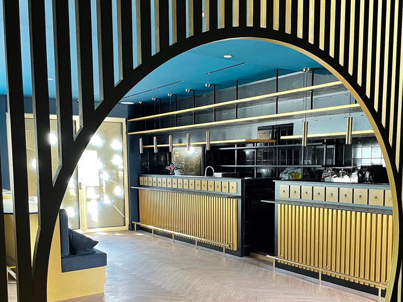 Cuisine centrale avec des équipements professionnels et le texte 'Chateau Brachet'.