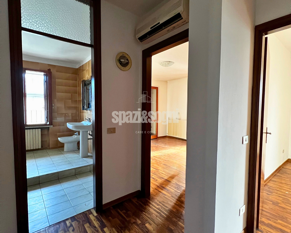 Miniatura: AMPIO TRICAMERE DUE BAGNI ULTIMO PIANO NO SPESE CONDOMINIALI
