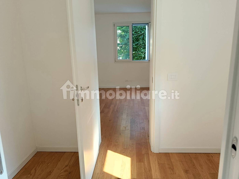 Miniatura: Duplex in elegante contesto trifamiliare ristrutturato